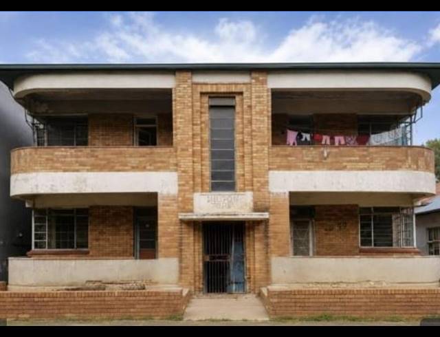 4 BEDROOM APARTMENT FOR SALE IN BERTRAMS